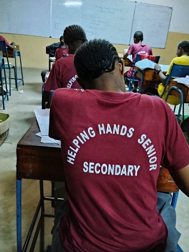 T-Shirt der Helping Hands Senior Secondary