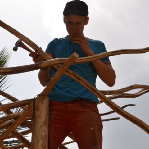 Volontärinnen und Volontäre an der Helping Hands Community School