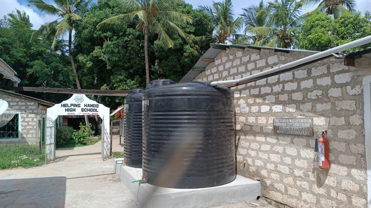 Wassertanks zur Regenwassersammlung